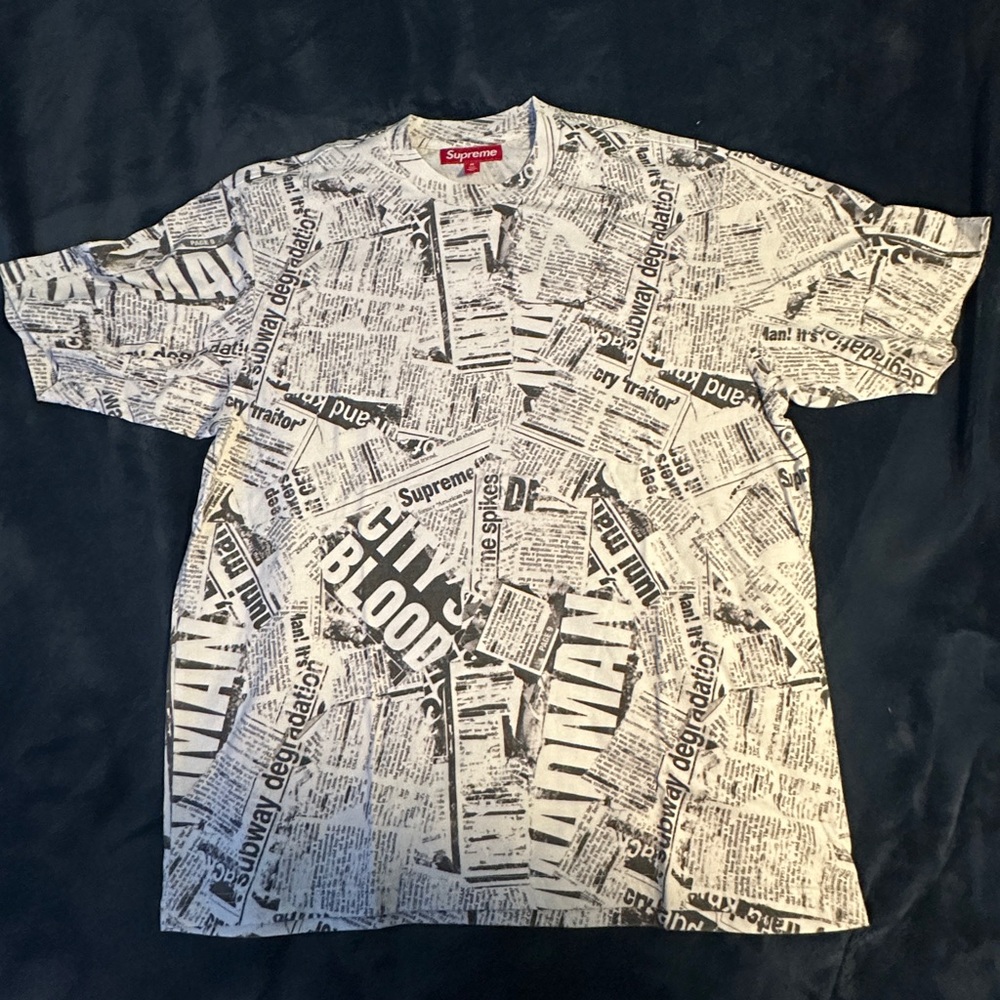 Supreme Newspaper Short-Sleeve Top “White”